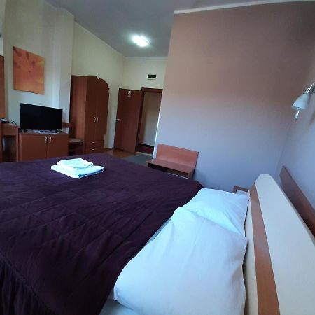 Sin-Kom Hotel Garni Pirot Ngoại thất bức ảnh