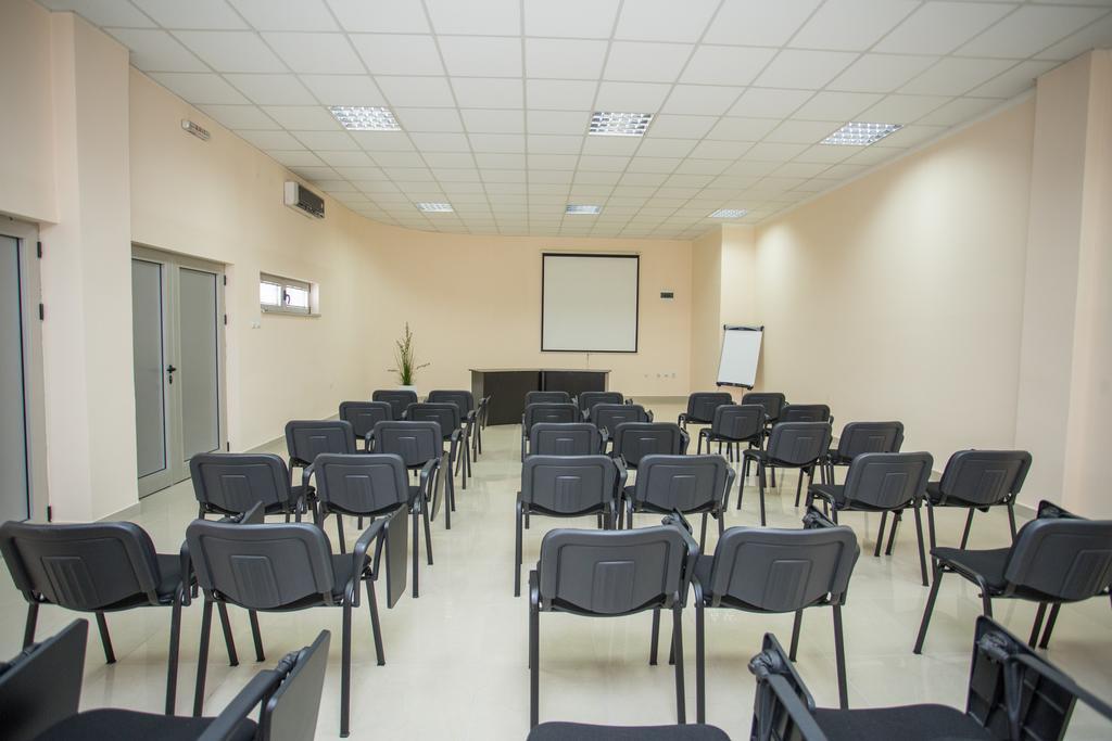 Sin-Kom Hotel Garni Pirot Ngoại thất bức ảnh