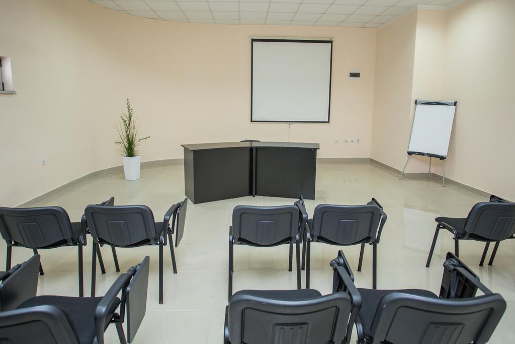 Sin-Kom Hotel Garni Pirot Ngoại thất bức ảnh