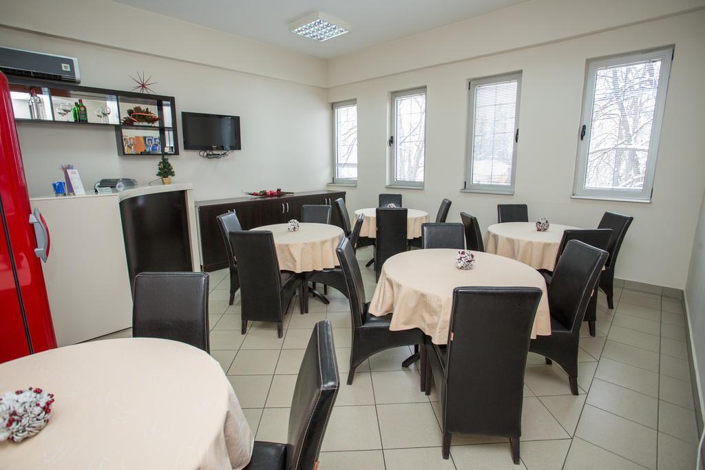 Sin-Kom Hotel Garni Pirot Ngoại thất bức ảnh