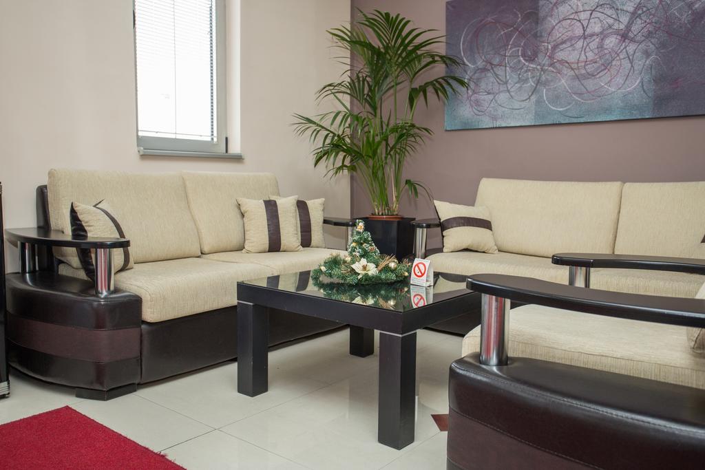 Sin-Kom Hotel Garni Pirot Ngoại thất bức ảnh