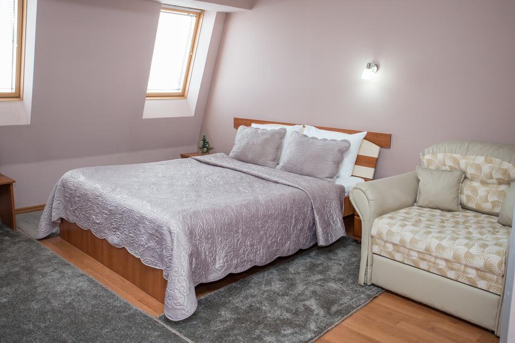 Sin-Kom Hotel Garni Pirot Phòng bức ảnh