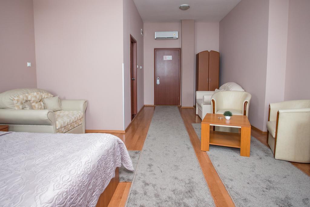 Sin-Kom Hotel Garni Pirot Ngoại thất bức ảnh