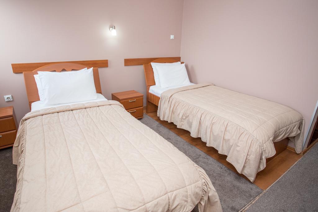 Sin-Kom Hotel Garni Pirot Ngoại thất bức ảnh