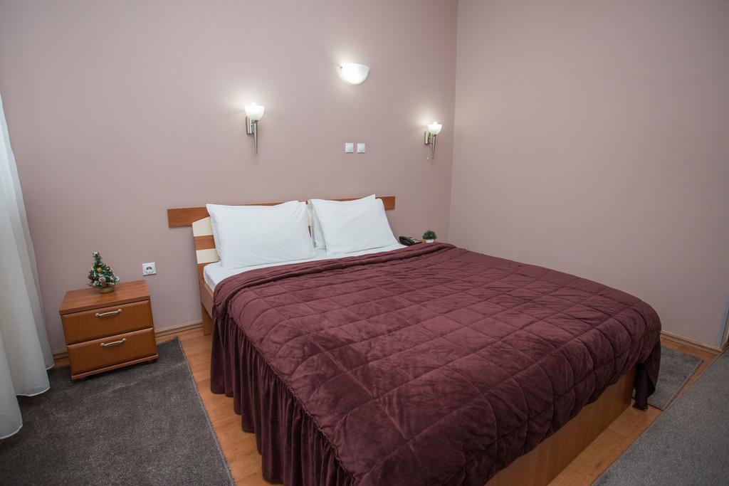 Sin-Kom Hotel Garni Pirot Ngoại thất bức ảnh