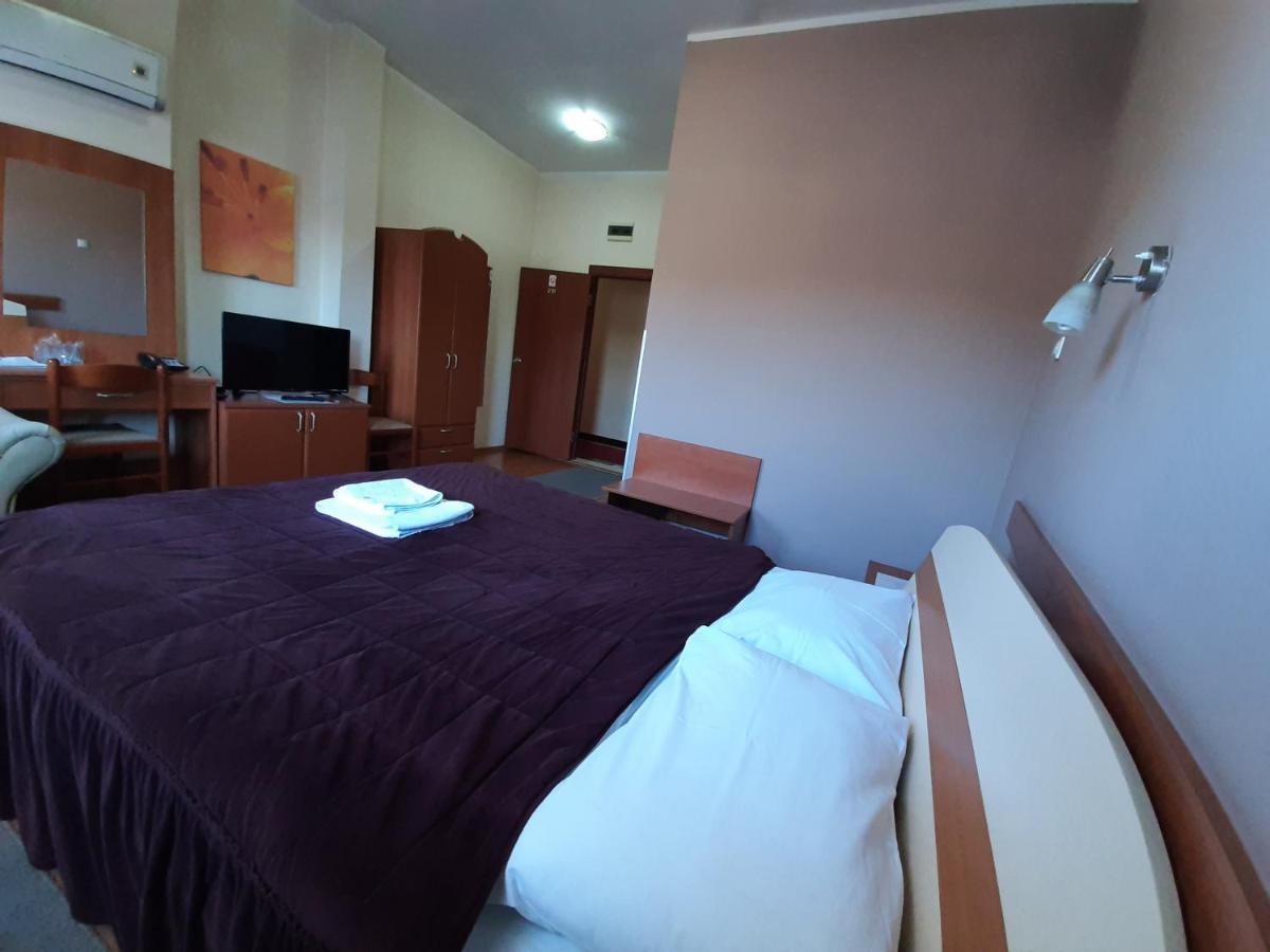 Sin-Kom Hotel Garni Pirot Ngoại thất bức ảnh
