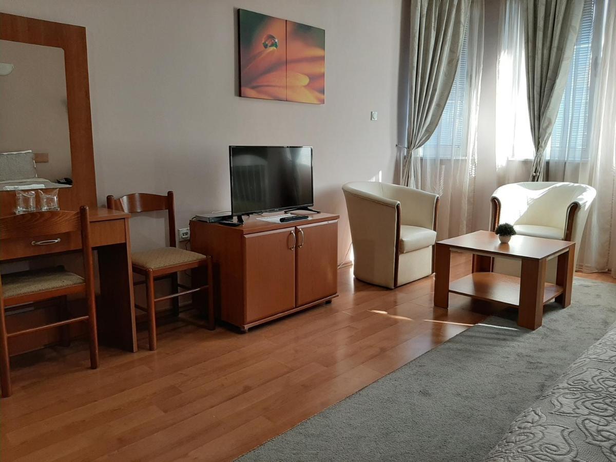 Sin-Kom Hotel Garni Pirot Ngoại thất bức ảnh