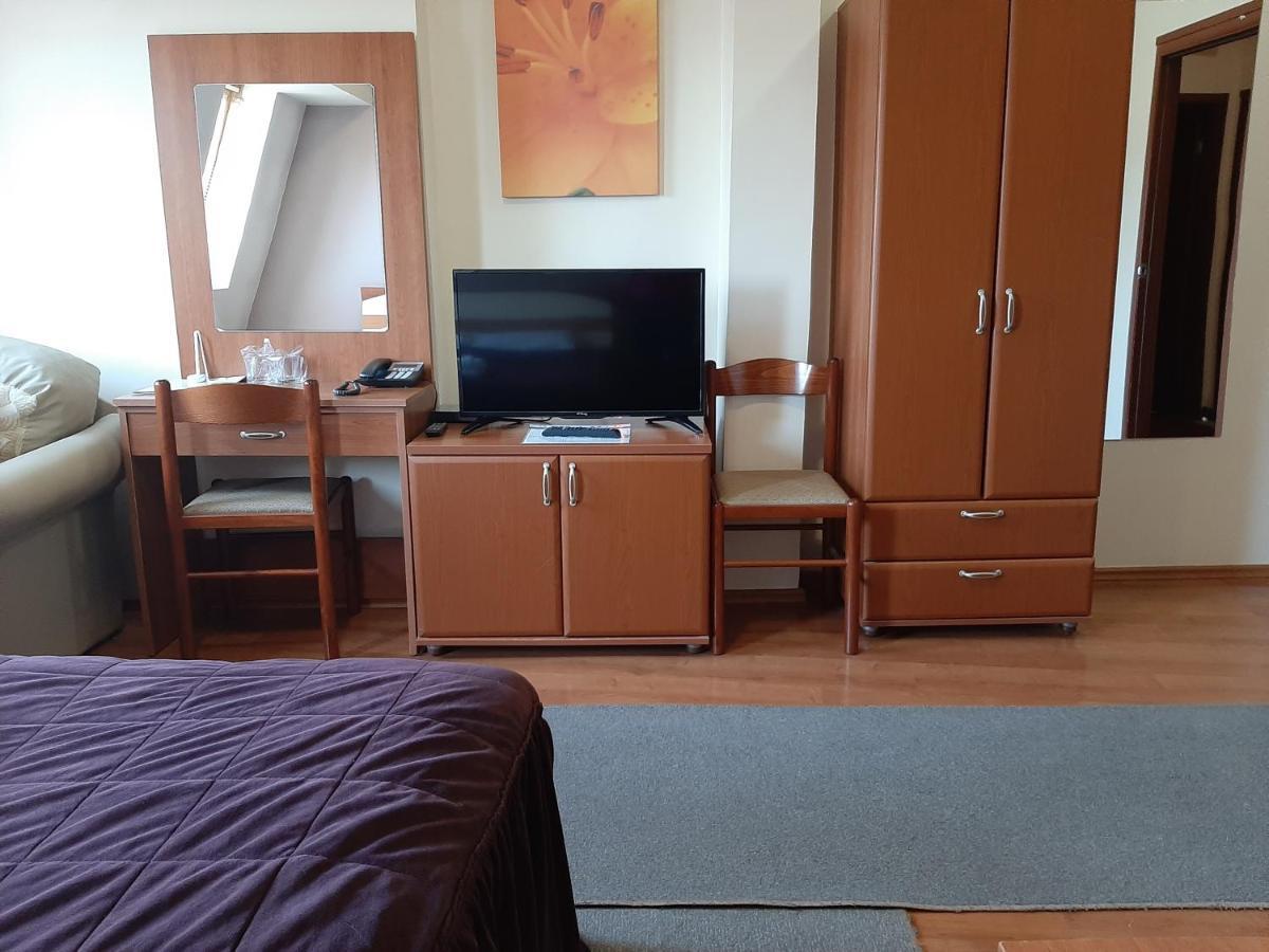 Sin-Kom Hotel Garni Pirot Ngoại thất bức ảnh