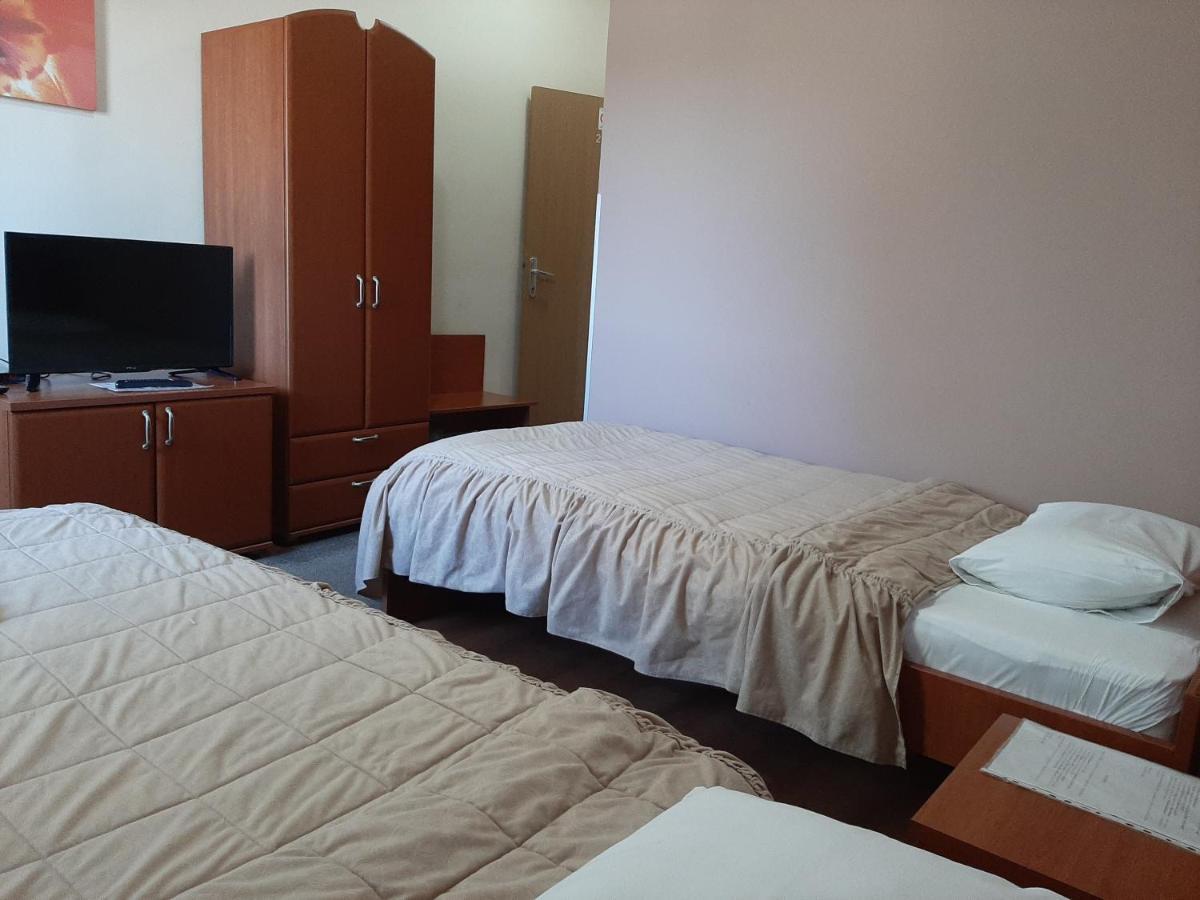 Sin-Kom Hotel Garni Pirot Ngoại thất bức ảnh